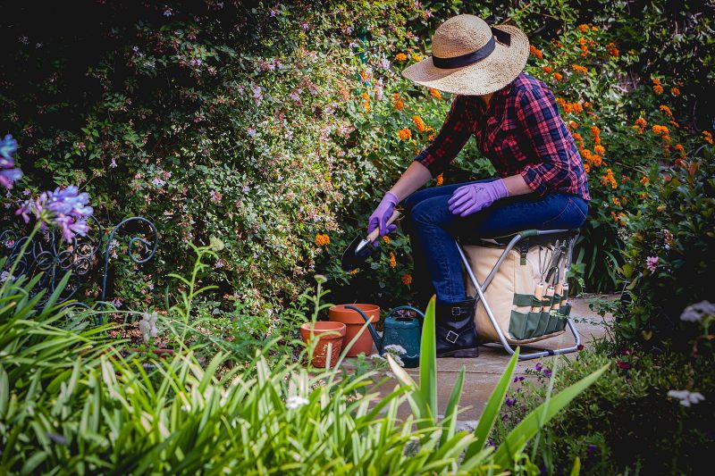 Gardener Folding Seat w/5 Gardening Tools and Removable Tote - 6