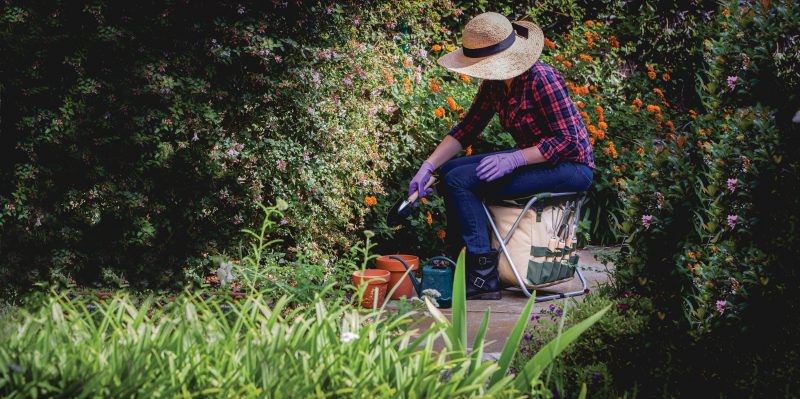 Gardener Folding Seat w/5 Gardening Tools and Removable Tote - 7